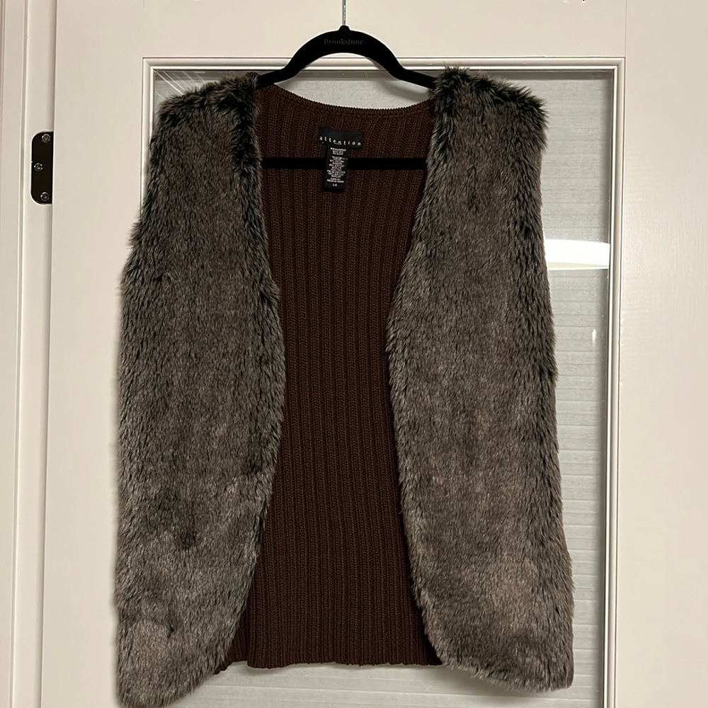 Faux Fur mix with cotton. Very comfy vest to dress up any outfit. Size Large